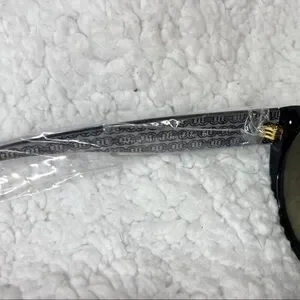 Tory Burch Black and White Sunglasses with Orange Case m_67f7edb5f6035a6dfcc80e7b.jpg main image 4